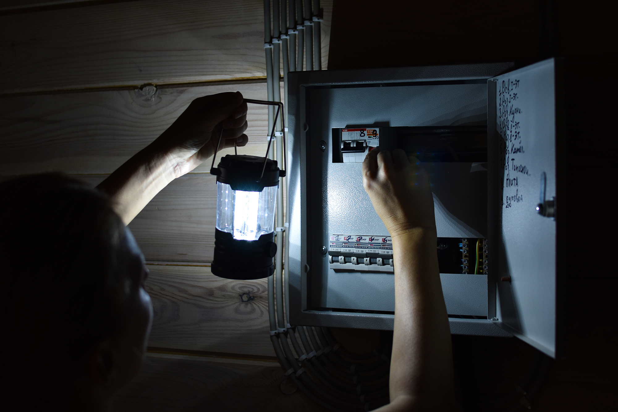 7 Helpful Tips to Stay Safe During a Power Outage